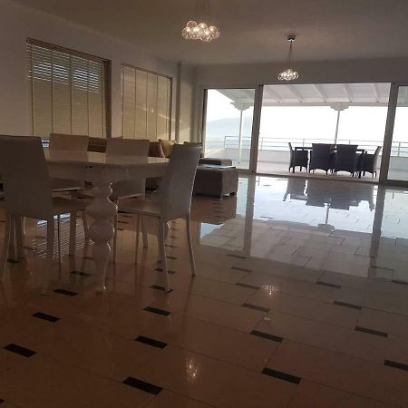 Апартаменти Sea Front Penthouse Саранда Екстер'єр фото