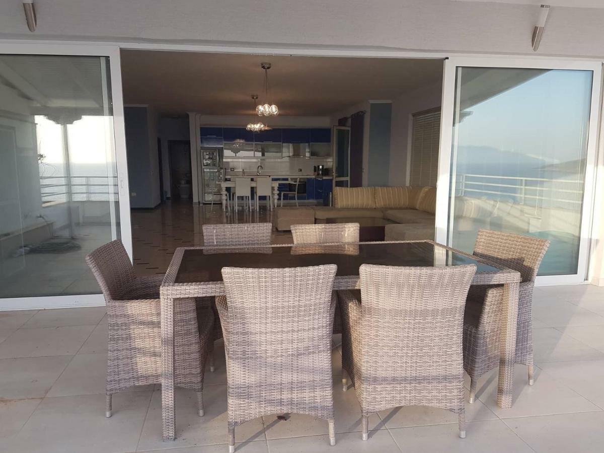 Апартаменти Sea Front Penthouse Саранда Екстер'єр фото